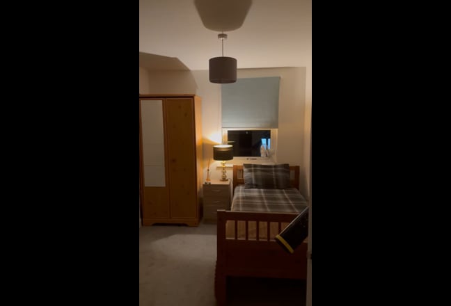 Large KING SIZE bedroom with attached Bath  Main Photo