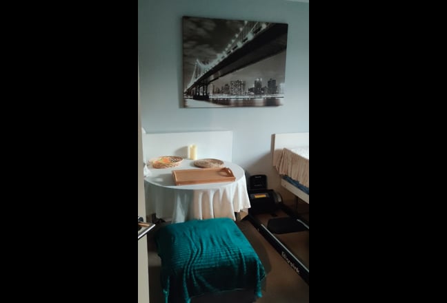 Double Room Ideal for a Professional - Short-term Main Photo