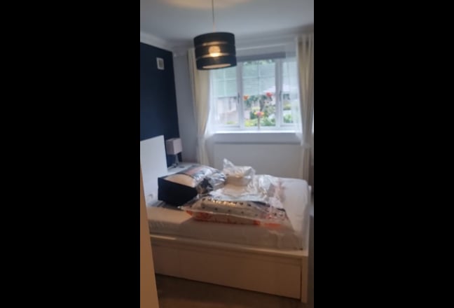 Modern En-Suite Bedroom with Garden & Parking  Main Photo