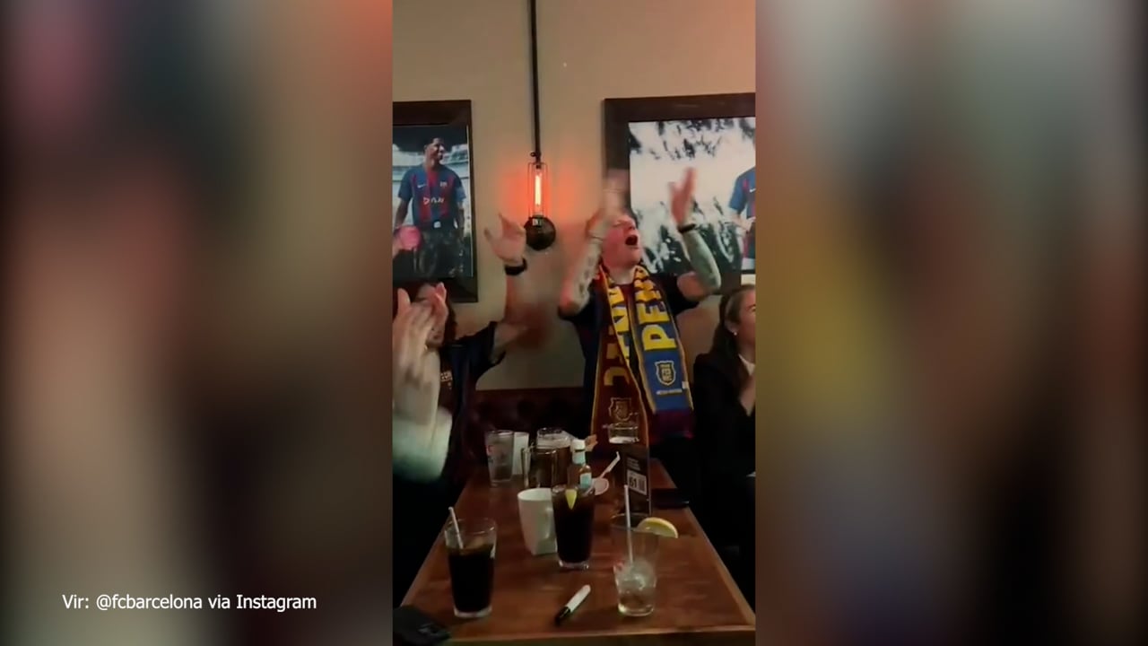 Ed Sheeran si je el clasico ogledal v družbi legende Barcelone
