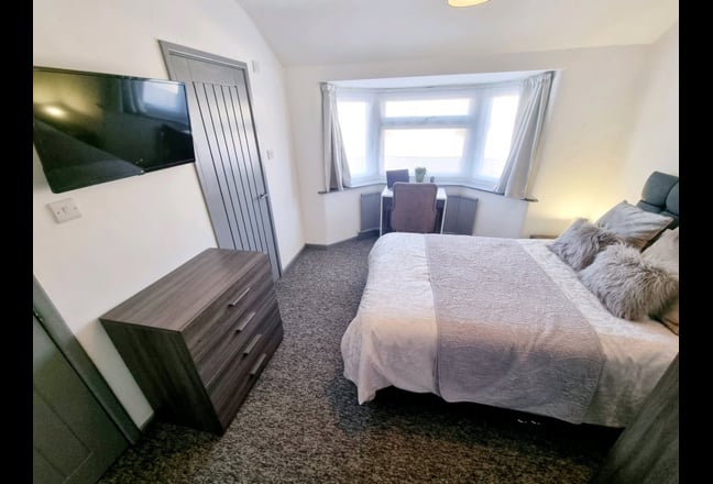 Ensuite Double Bedroom (All Bills Inc) Main Photo