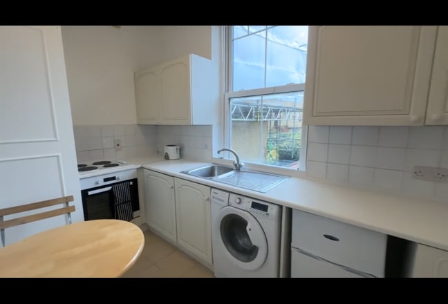 Charming one-bedroom flat in leafy Belsize Park  Main Photo