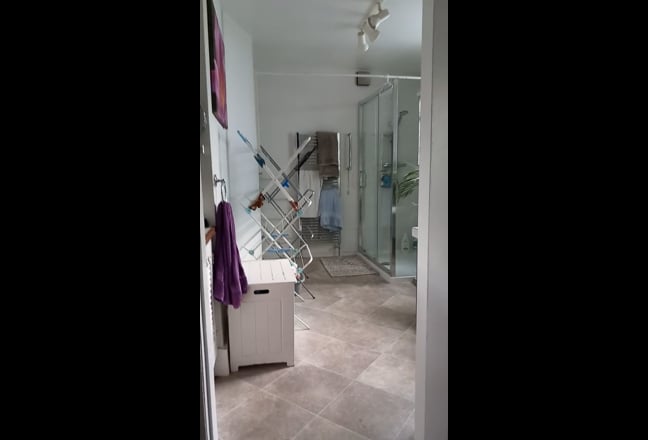 Room to let in family house with great views Main Photo