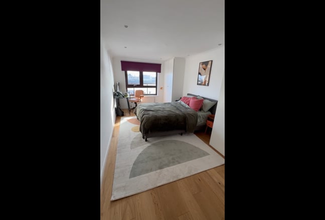 Riverside En-Suite Room with Gym, Pool and Parking Main Photo