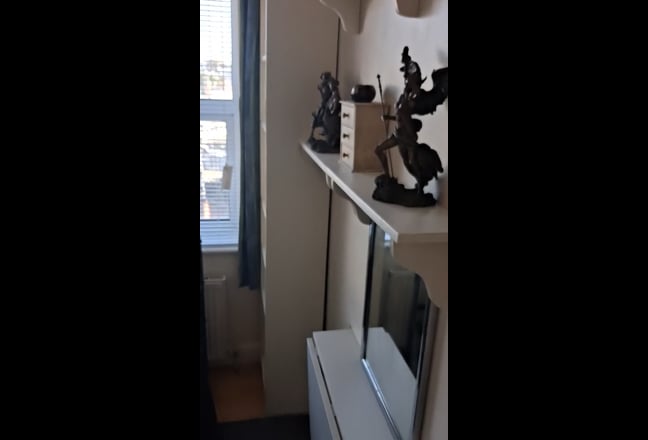 Small Single Room Kentish Town £480  per Month Main Photo