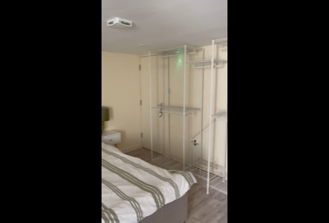 Maidstone  Large Rooms with En-Suites.  No Bills! Main Photo