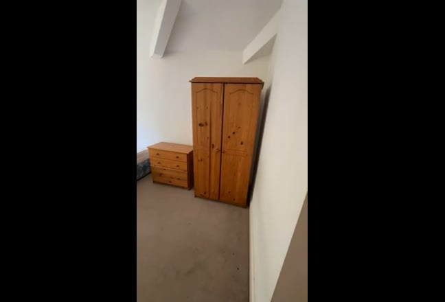 Lovely room available! Lots of space  Main Photo