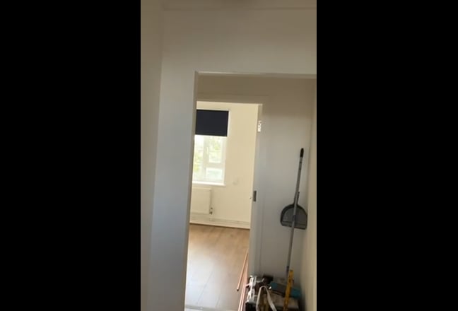 Fully refurbed 3 bed flat in Brixton av now! Main Photo