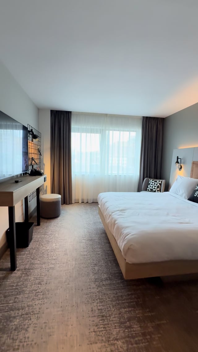 Moxy Belfast Room Tour