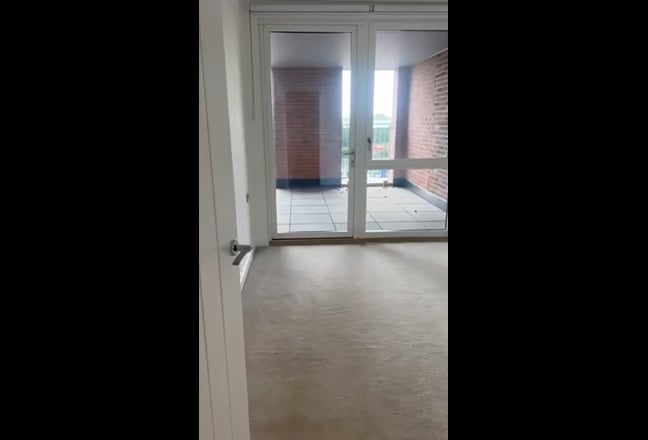 Spacious double room in 3-bed flat -Great location Main Photo
