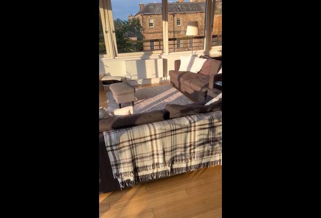 Two level luxury penthouse Main Photo