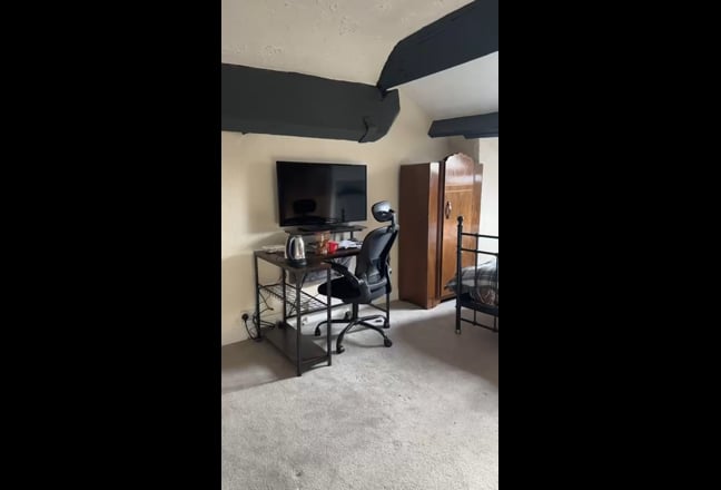 Room To Let In HD1 Main Photo