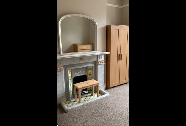 Beautiful room w/ off-suite 4 mins from tube Main Photo