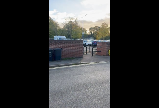 Small double room in Bury town centre Main Photo