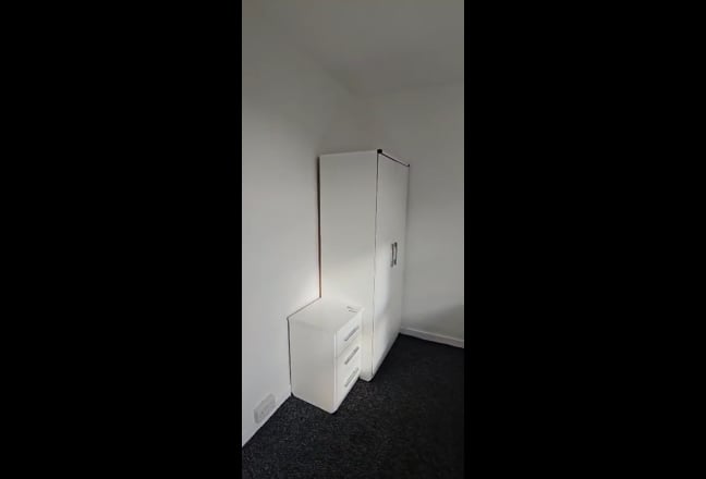 Large Double Room Available - All Bills included! Main Photo