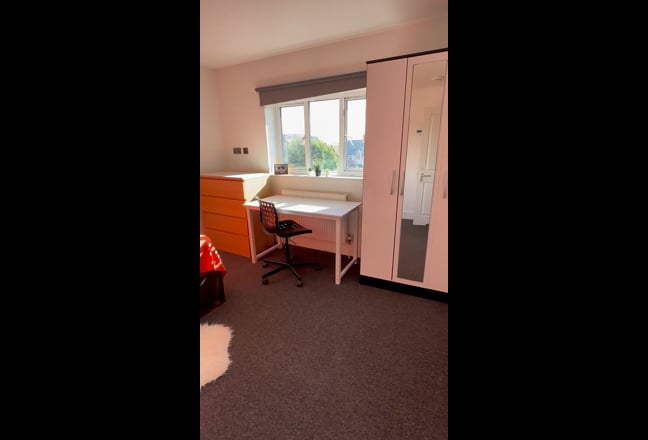 Two Stunning Double En-suite Rooms Available Now!  Main Photo