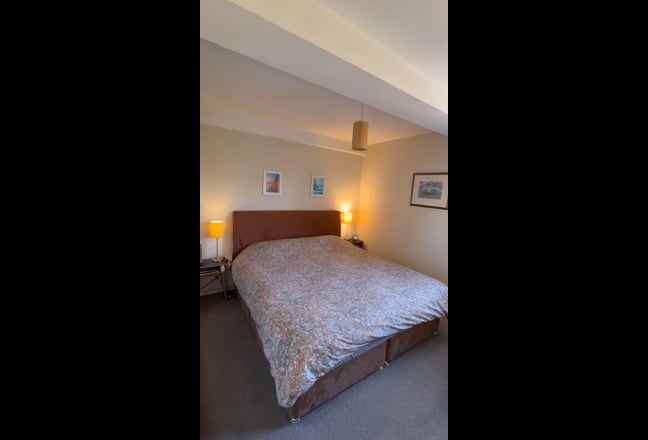 Double room available in Westminster apartment Main Photo