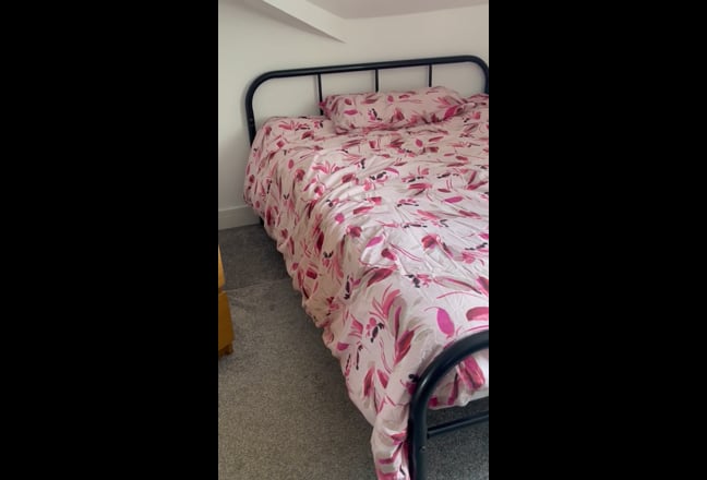 1 large room (single occupation) in Modern House Main Photo