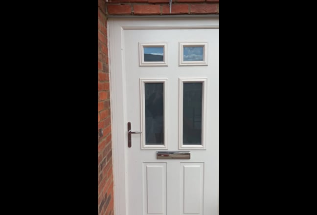 Modern Room with Driveway Parking - Medbourne Main Photo