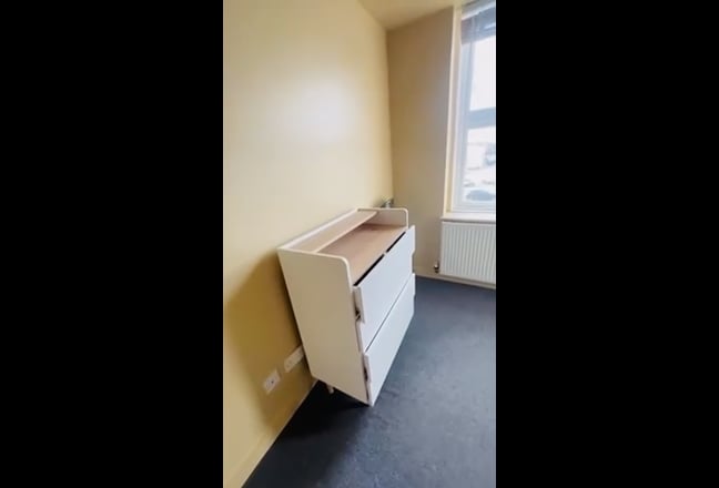 ⬇️ REDUCWD Bright Double bills + cleaner Main Photo