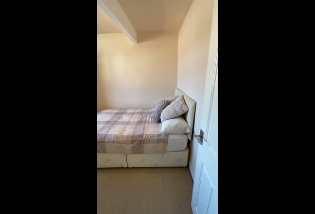 Quiet double room £650 all inclusive, Heavitree.  Main Photo