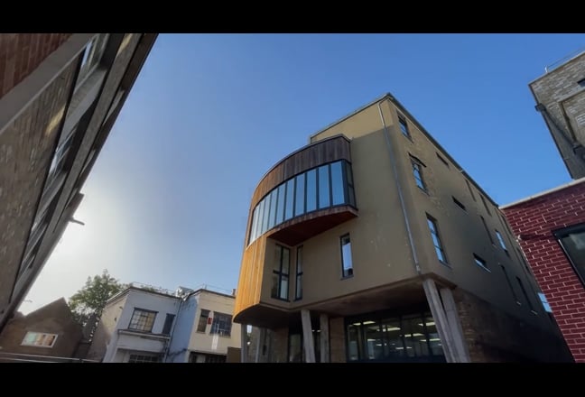 Whole flat, Modern 3 bed 3 bath flat with balcony  Main Photo