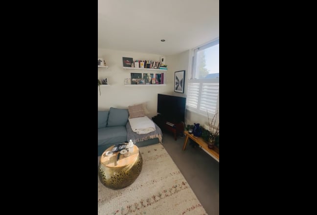 Double w/own Bathroom + Bills Inc. in Wimbledon! Main Photo