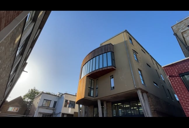 Whole flat, Modern 3 bed 3 bath flat with balcony Main Photo