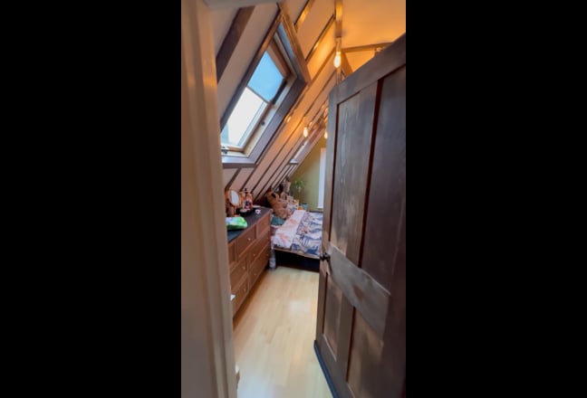 Attic Room Main Photo