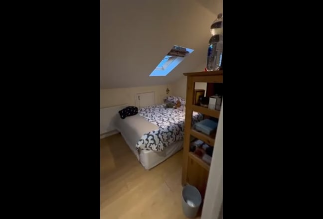 Double Room with Private Toilet for Single Tenant Main Photo