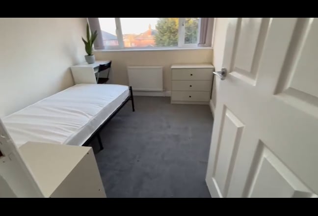 Available- Stylish Double Bedrooms by City Stadium Main Photo