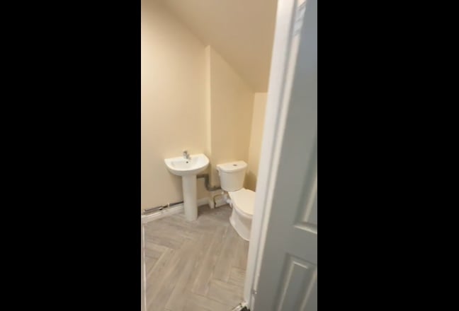 UC/DSS | Spacious Ensuite Room | Move today! Main Photo