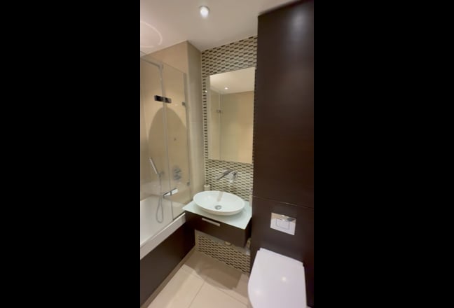 Bright and cozy room available in central London Main Photo