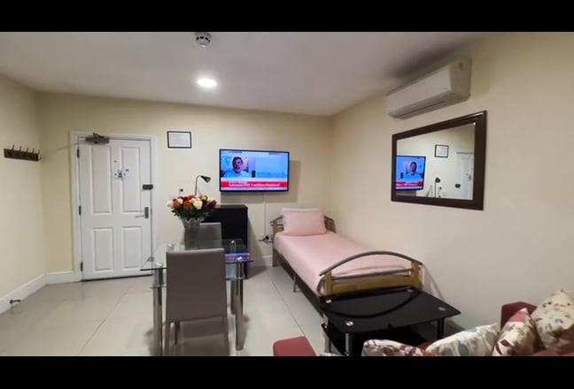 Large One Bed, One Bath Flat in South Ken SW7 Main Photo