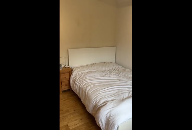 Warm room in homely house, bills, tube, cleaner Main Photo