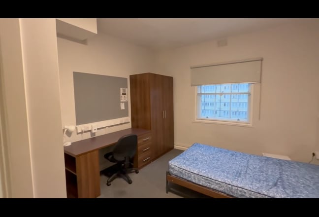 Lease takeover — Large ensuite at Portland House Main Photo
