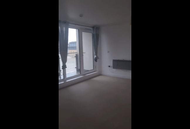 2 bed flat Brighton Station - new carpets/painted Main Photo