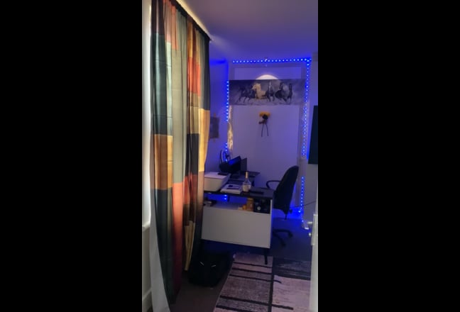 Gorgeous Large Room Main Photo