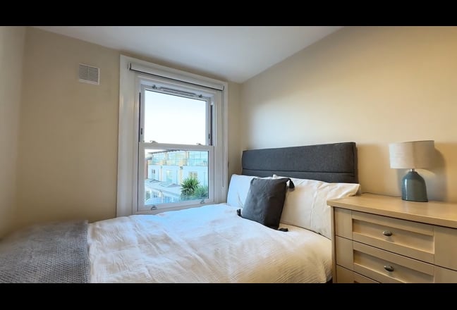 Why Not Buddy Up for This Splendid Apartment Main Photo