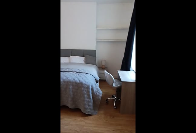 Spacious Double bedroom availble close to City Main Photo