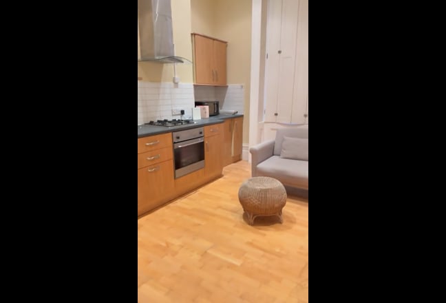 Charming One-Bedroom Flat in Holland Park Main Photo