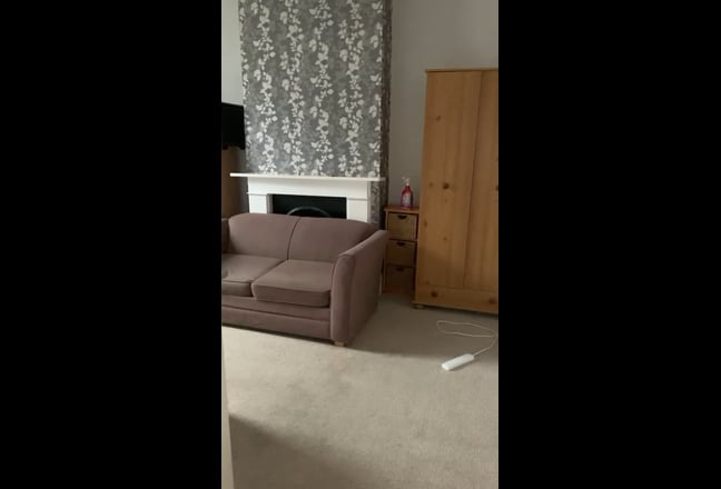 Double Bedroom (Single Use) – West London (Availab Main Photo