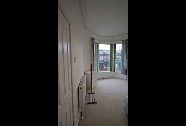 Large, Luxury Ensuite Double Room - Bills Included Main Photo