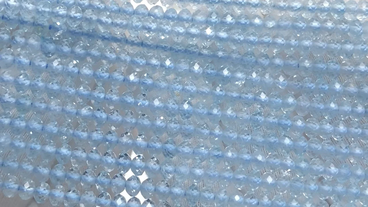 宝石質スカイブルートパーズ AAA- ボタンカット 半連/1連(約30cm