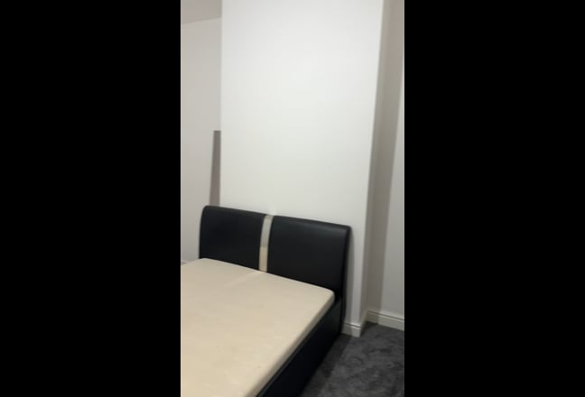 1 double bedroom in a two bedroom house  Main Photo