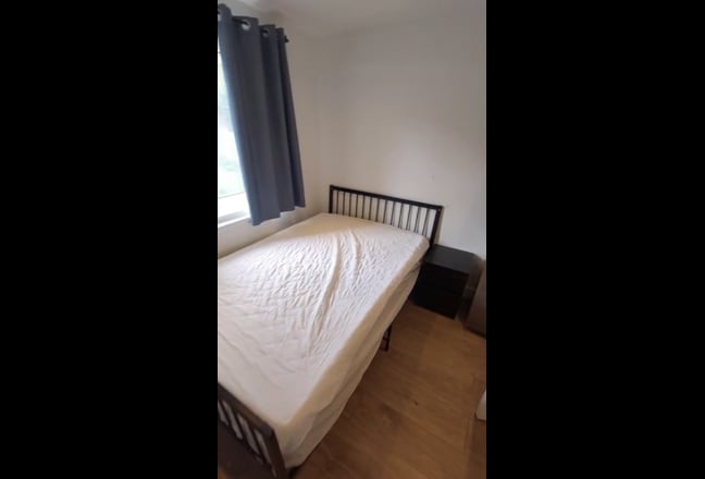 En-suite room available in E15 Plaistow  Main Photo