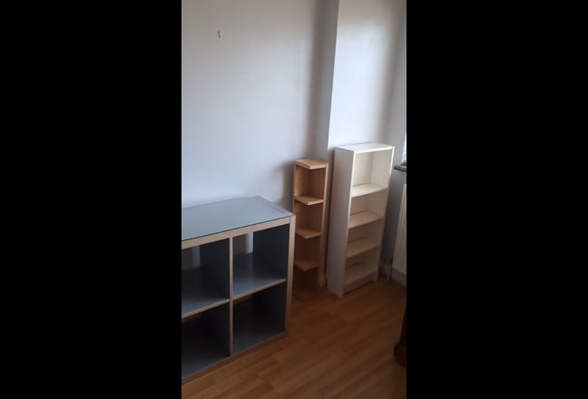 Lovely room close to  tube  Main Photo