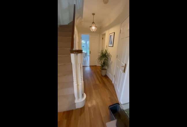 Ensuite King bedroom 20min to Waterloo Main Photo