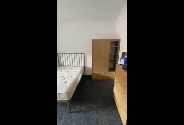 Large Studio Flat Friends or Couples can share Main Photo