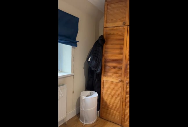 Sunny warm room close to tube, all bills, parking Main Photo